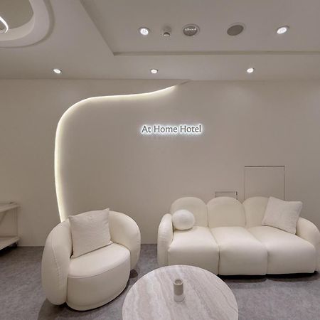 At Home Hotel Nanshi Тайпей Екстериор снимка